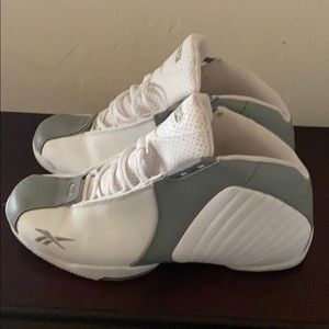 Reebok men’s basketball shoes. Good condition!